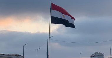 بالقانون.. حبس وغرامة عقوبة إهانة علم مصر أو حال عدم الوقوف للسلام الوطنى