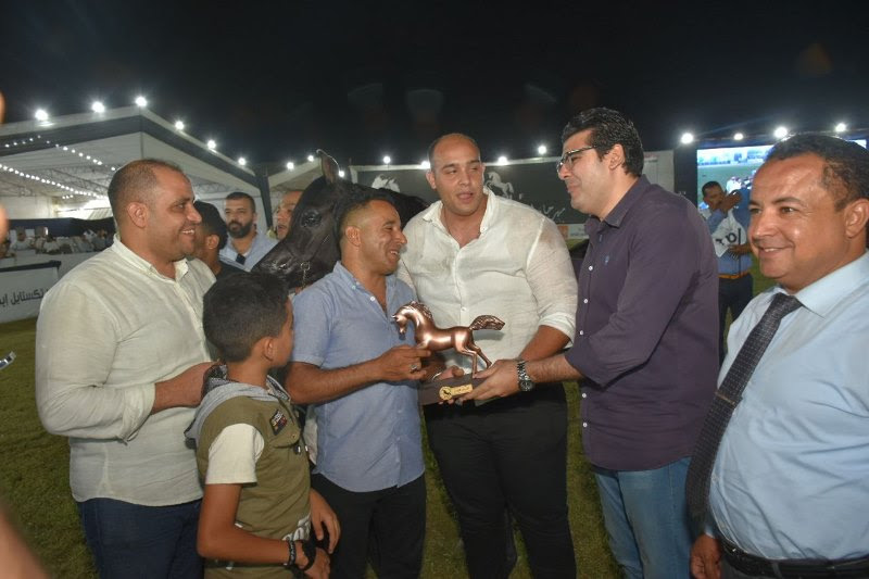 تسليم الجوائز تسليم الجوائز