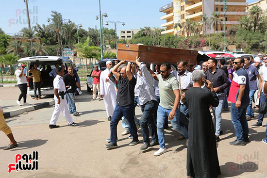 جنازة الراحل المخرج عبد اللطيف زكي (12) جنازة الراحل المخرج عبد اللطيف زكي (12)