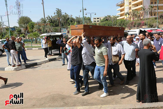 جنازة الراحل المخرج عبد اللطيف زكي (13) جنازة الراحل المخرج عبد اللطيف زكي (13)