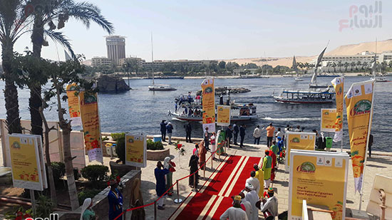 افتتاح-معرض-المنتجات-للمهرجان-الدولى-للتمور-بمدينة-أسوان--(2) افتتاح-معرض-المنتجات-للمهرجان-الدولى-للتمور-بمدينة-أسوان--(2)