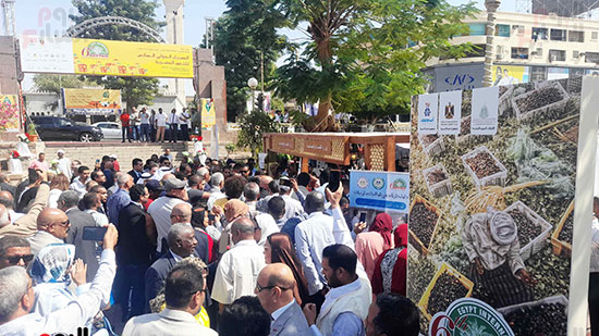 افتتاح-معرض-المنتجات-للمهرجان-الدولى-للتمور-بمدينة-أسوان--(10) افتتاح-معرض-المنتجات-للمهرجان-الدولى-للتمور-بمدينة-أسوان--(10)