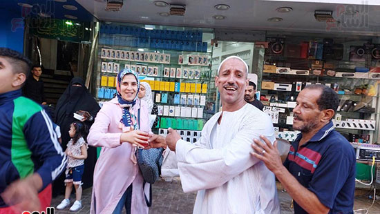 توزيع-شربات-الموز-وأرز-بلبن-فى-المولد-النبوى-(7) توزيع-شربات-الموز-وأرز-بلبن-فى-المولد-النبوى-(7)