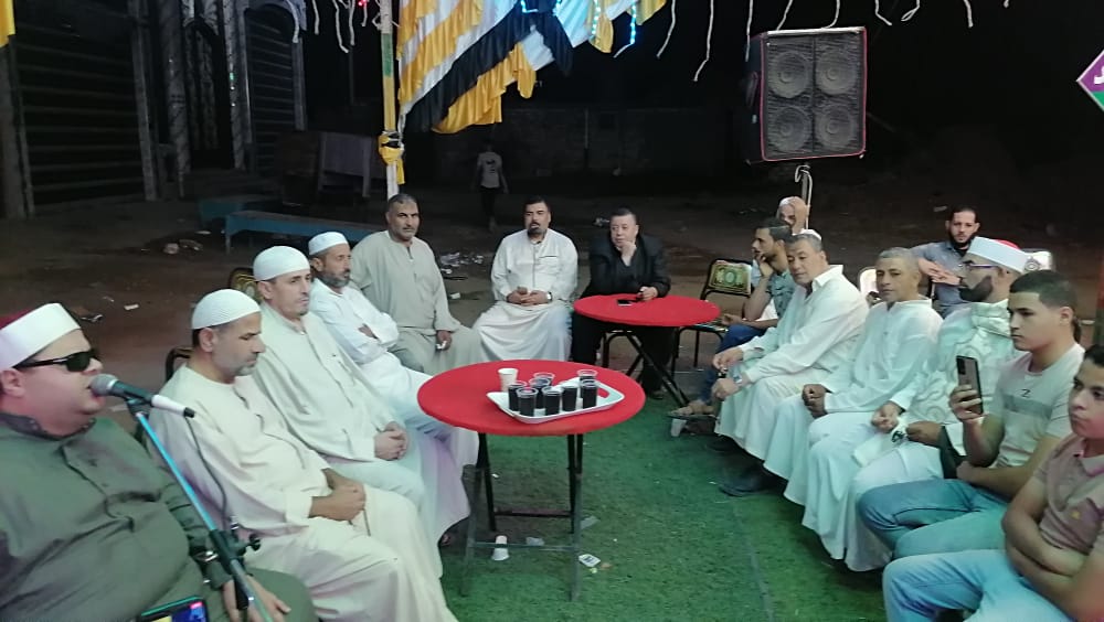 حضور المشايخ والقراء للإحتفال بالمولد النبوي داخل حفل الزفاف حضور المشايخ والقراء للإحتفال بالمولد النبوي داخل حفل الزفاف