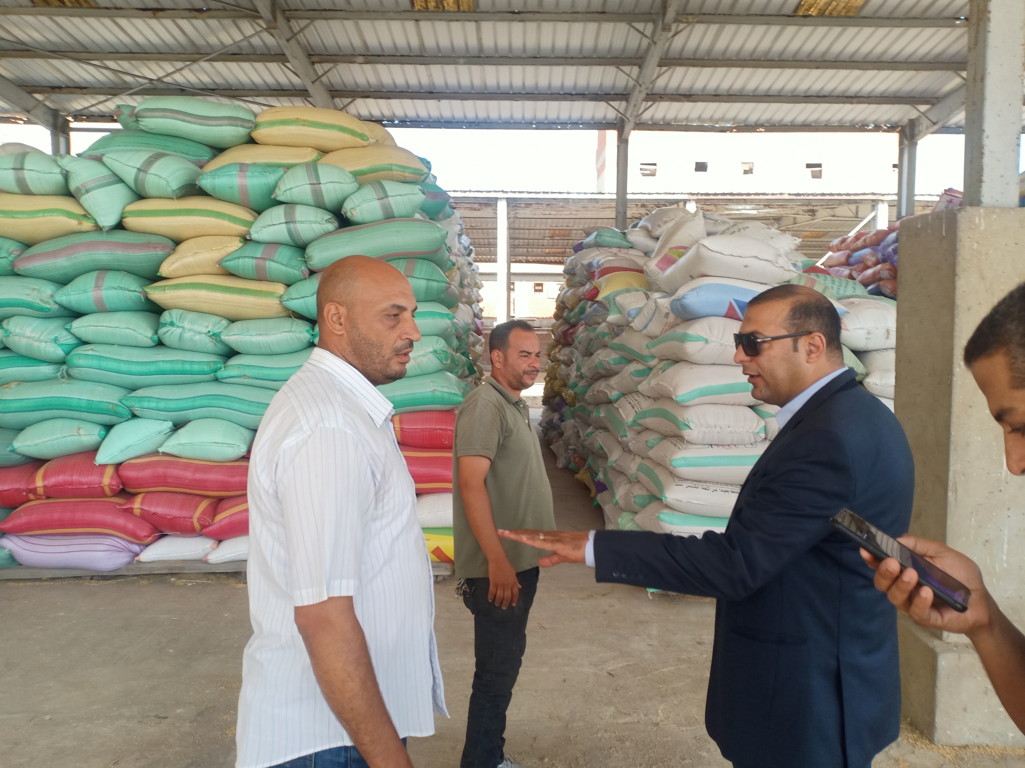 جانب من توريد الارز جانب من توريد الارز