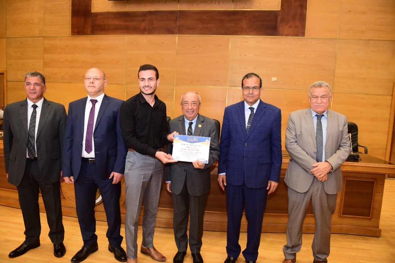 التكريم بحضور رئيس الجامعة ونائبه الدكتور حسان (3) التكريم بحضور رئيس الجامعة ونائبه الدكتور حسان (3)