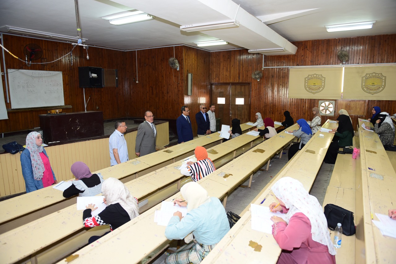 طلاب التعليم المدمج بجامعة سوهاج (2) طلاب التعليم المدمج بجامعة سوهاج (2)