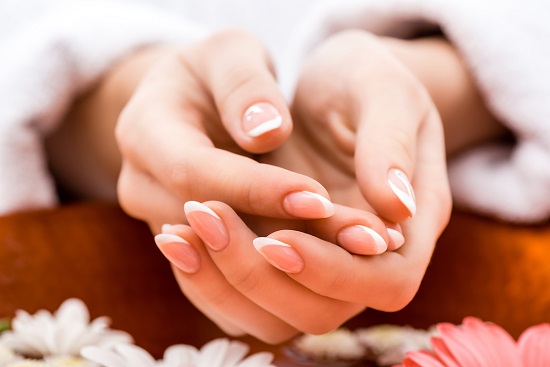 طرق طبيعية لتقوية الأظافر طرق طبيعية لتقوية الأظافر
