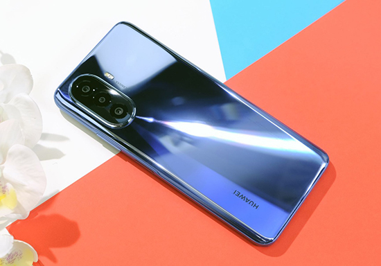 هاتف HUAWEI nova Y70 (1) هاتف HUAWEI nova Y70 (1)