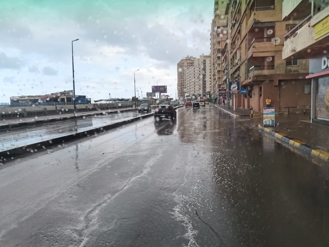 هطول أمطار علي مناطق متفرقة بالإسكندرية هطول أمطار علي مناطق متفرقة بالإسكندرية