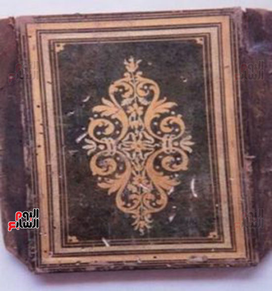 حافظة-لمصحف-أو-مخطوط-صغير-مستطيلة-الشكل حافظة-لمصحف-أو-مخطوط-صغير-مستطيلة-الشكل