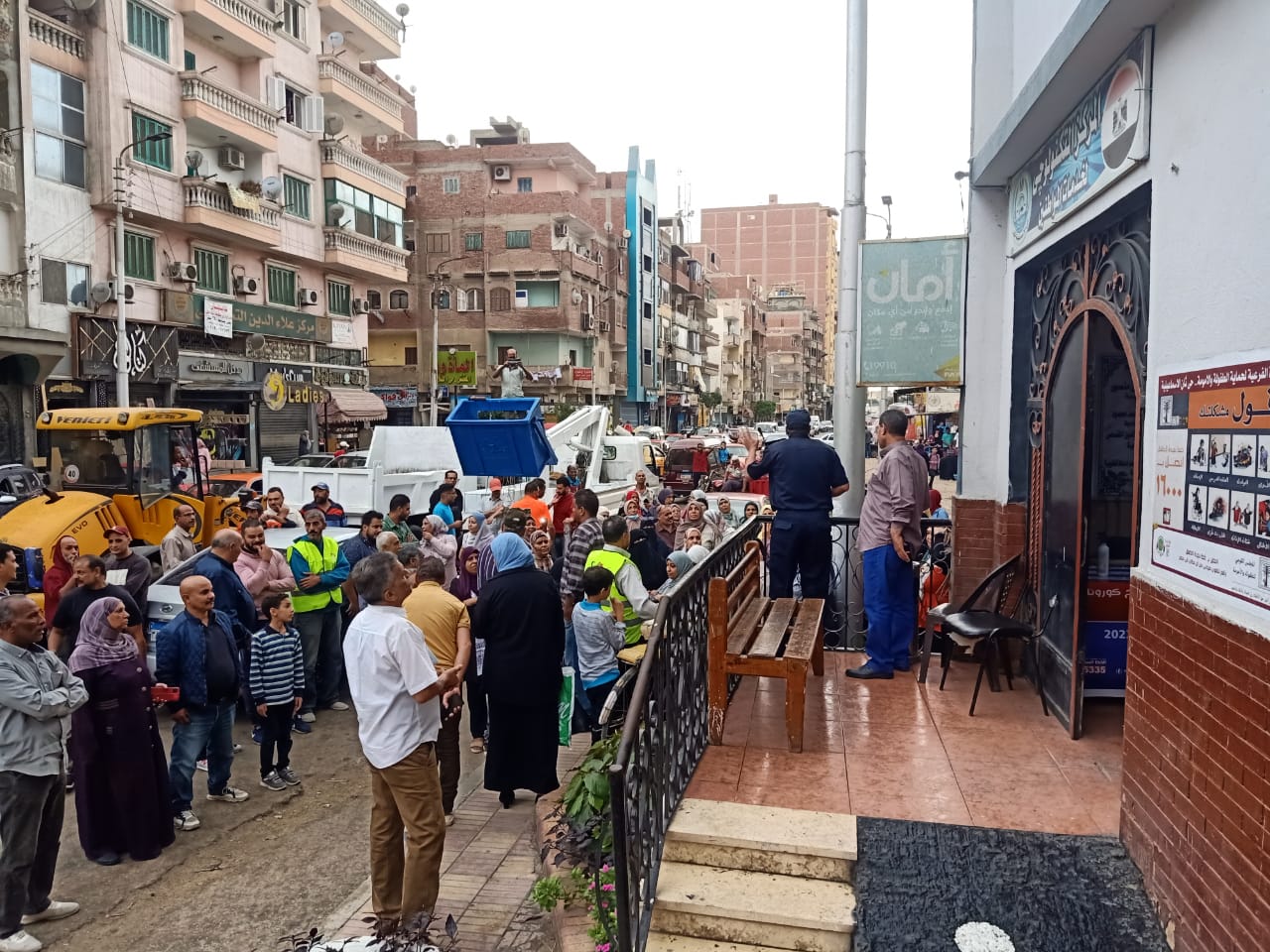 جانب من عملية الإخلاء بحى ثان الإسماعيلية (1) جانب من عملية الإخلاء بحى ثان الإسماعيلية (1)