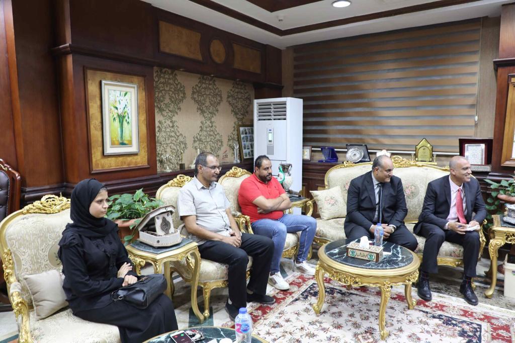 محافظ المنيا يستقبل مدير صندوق مكتبات مصر العامة (3) محافظ المنيا يستقبل مدير صندوق مكتبات مصر العامة (3)