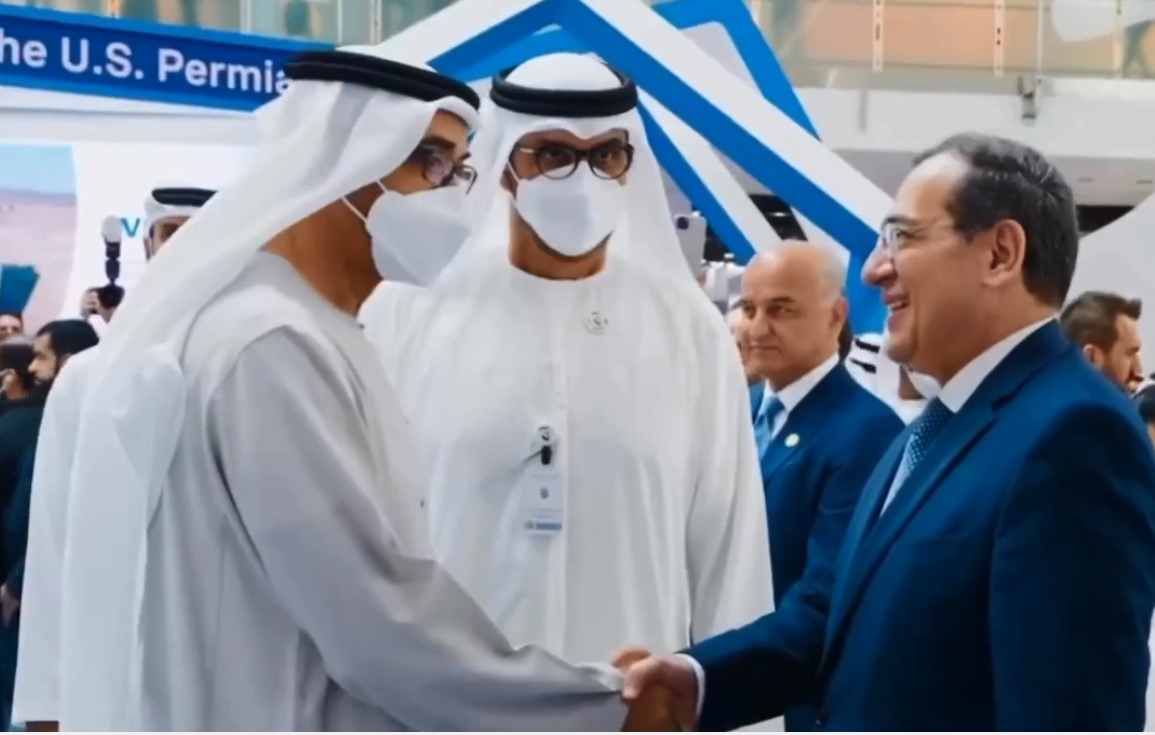 وزير البترول فى مقدمة مستقبلى حاكم دبى خلال تفقده معرض أديبك 2022 وزير البترول فى مقدمة مستقبلى حاكم دبى خلال تفقده معرض أديبك 2022
