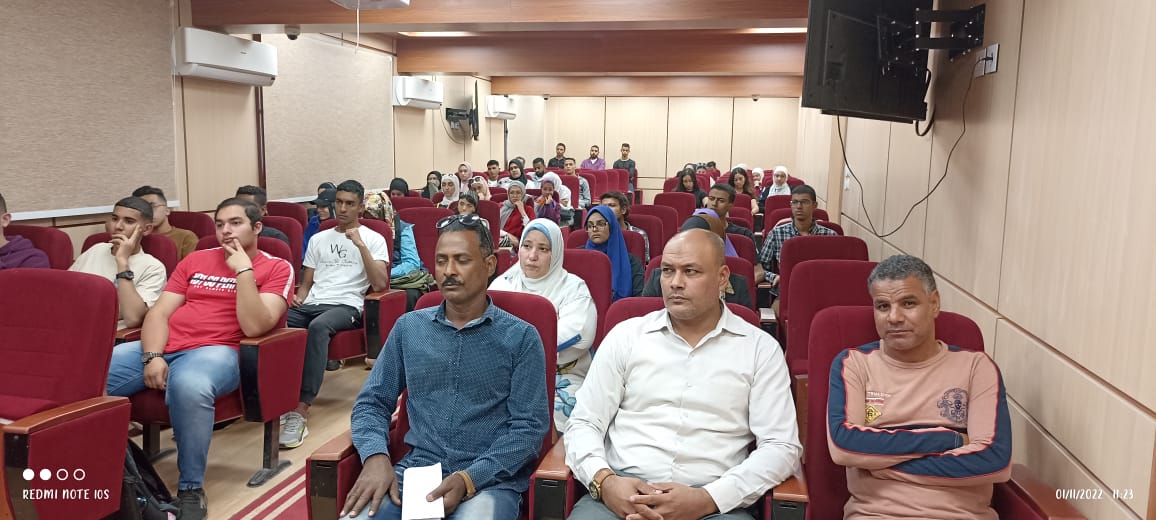 حضور ندوة توعوية للطلاب حول التفكك الأسري حضور ندوة توعوية للطلاب حول التفكك الأسري