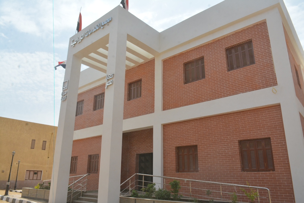 مجمع زراعي البطاخ (1)