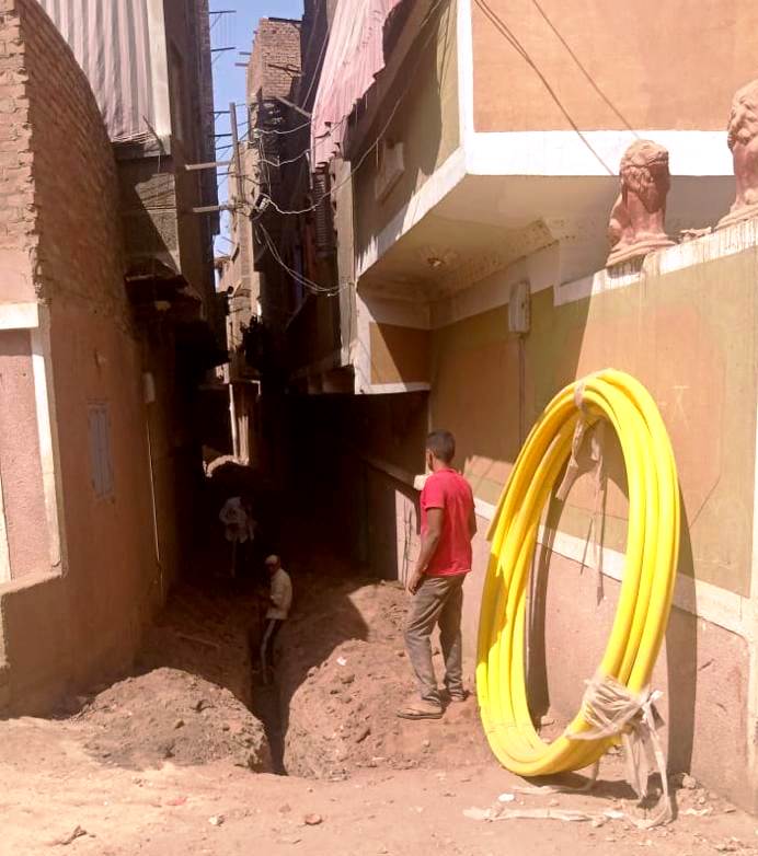 مد خطوط الغاز الطبيعي بقرية البطاخ بالمراغة (1) مد خطوط الغاز الطبيعي بقرية البطاخ بالمراغة (1)