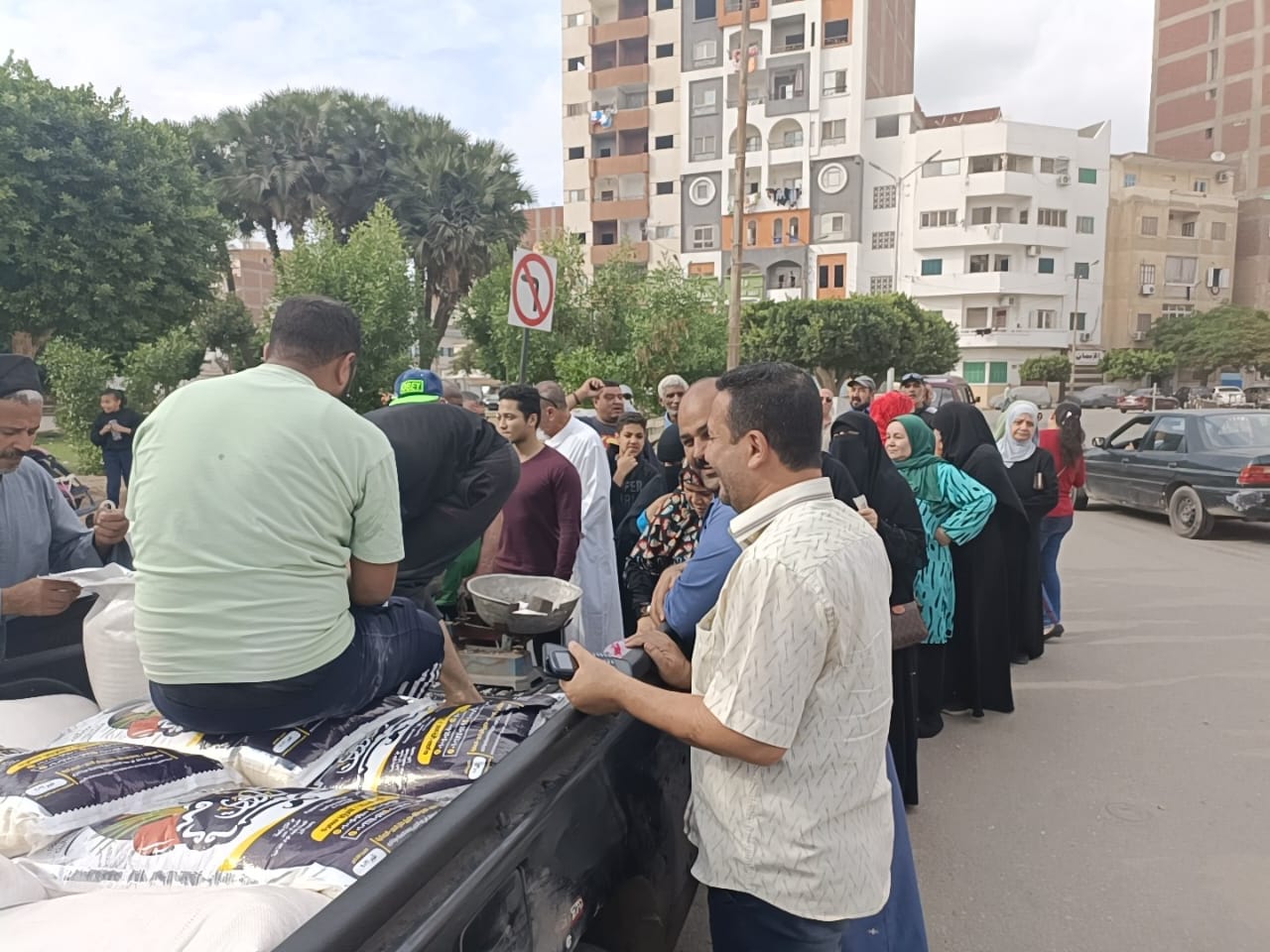الدفع بسيارتين لبيع الأرز (3) الدفع بسيارتين لبيع الأرز (3)