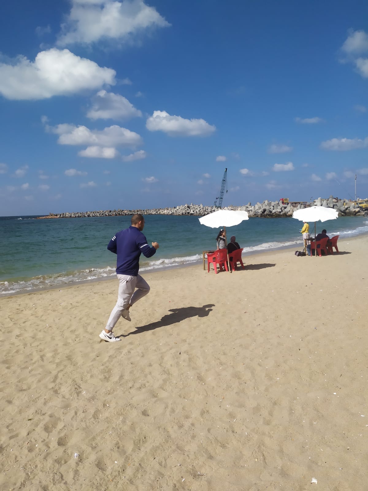 ممارسة رياضة الجرى على الشواطئ ممارسة رياضة الجرى على الشواطئ