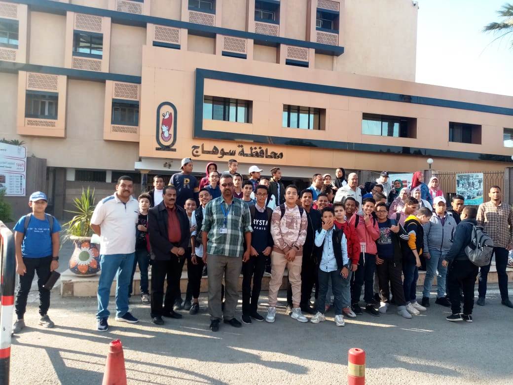جانب من الرحلات السياحية لطلاب المدارس بسوهاج  (4)