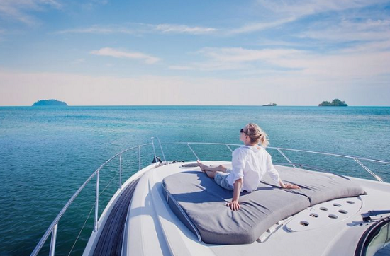 السفر على يخت