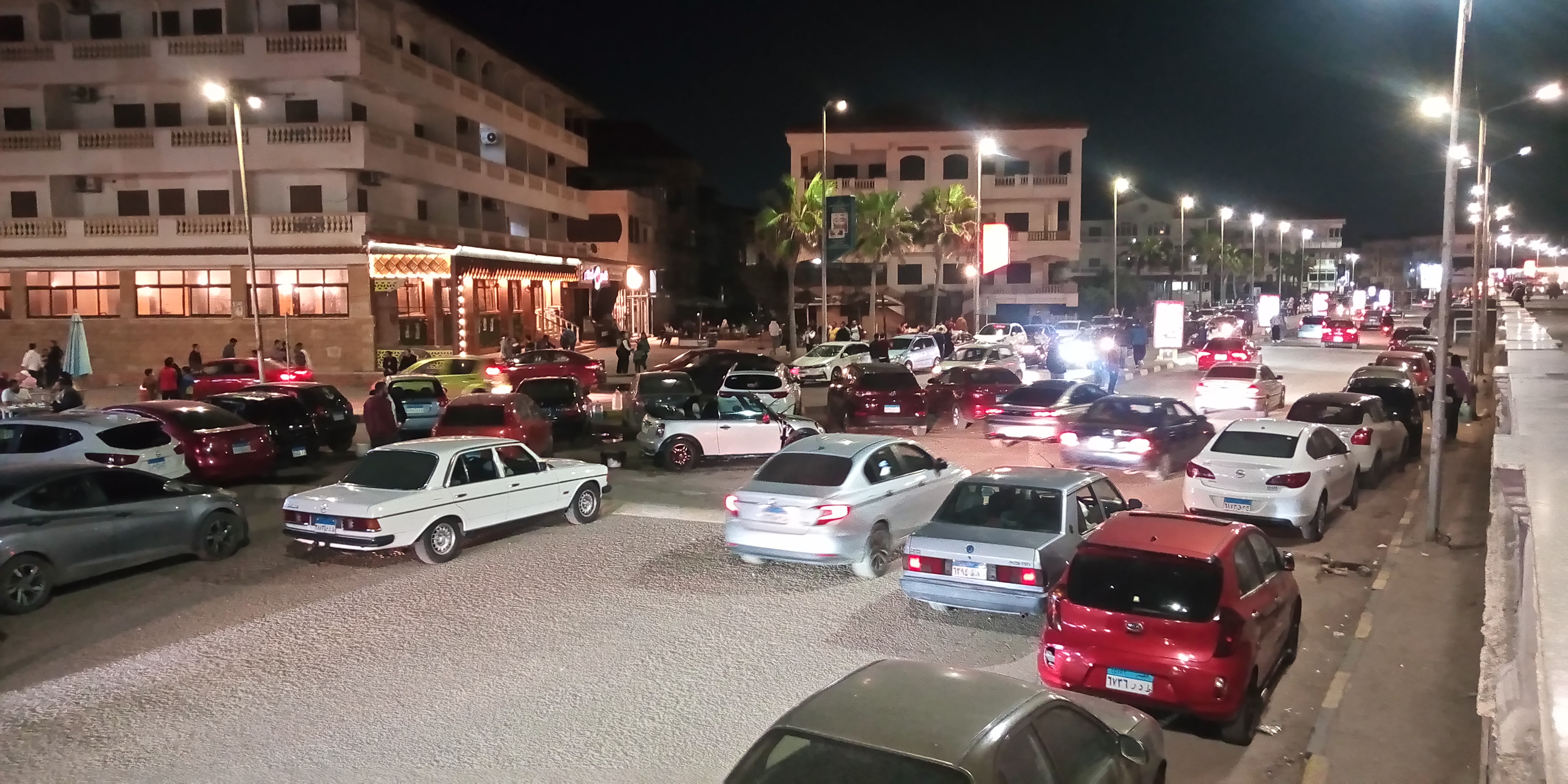 إقبال المواطنين على ممشي اللسان برأس البر لقضاء سهرة ممتعة إقبال المواطنين على ممشي اللسان برأس البر لقضاء سهرة ممتعة