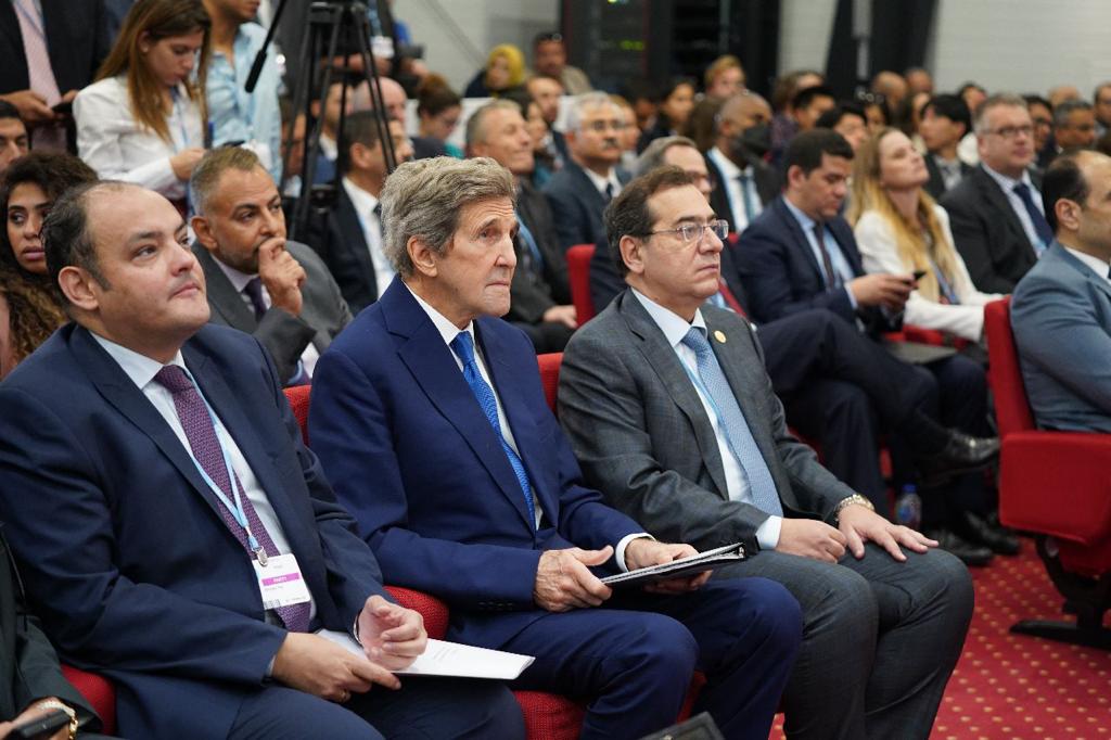 وزير البترول وجون كيري ووزير التجارة والصناعة وزير البترول وجون كيري ووزير التجارة والصناعة