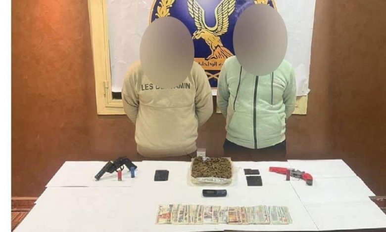 المتهمين والمضبوطات