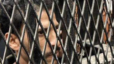 المتهم داخل قفص الاتهام