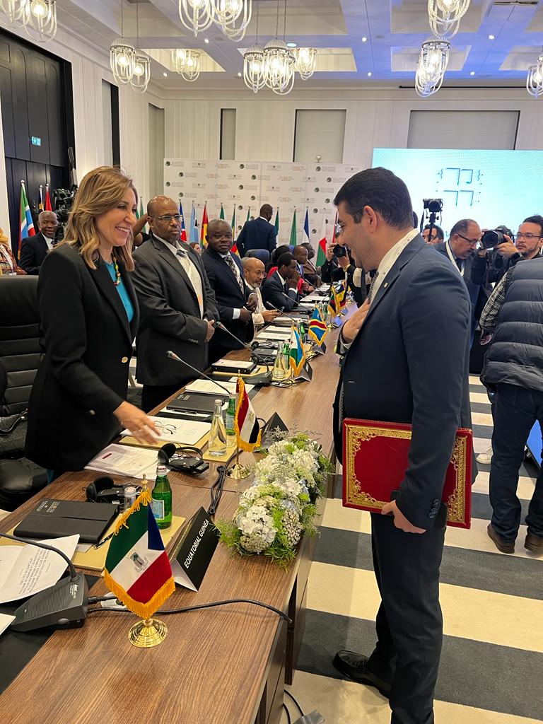 الحفاظِ على هويتِها الثقافيةِ وخصوصيتها