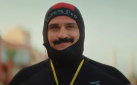 أكرم حسني
