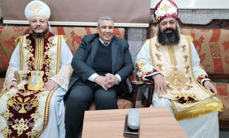 النائب مصطفي سالم خلال تقديم التهنئة للأخوة الأقباط بمناسبة عيد الميلاد المجيد